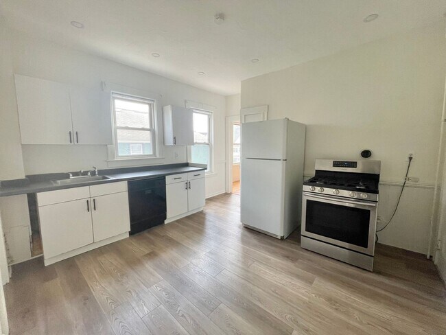 Building Photo - Allston 3 Bed Available Now