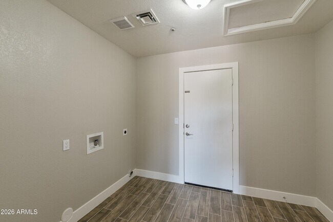 Building Photo - 9295 E Rockwood Dr