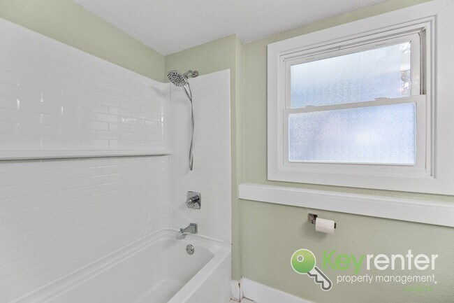 Building Photo - NOVEMBER FREE RENT!! Spacious 4-Bedroom / 2-Bath Home in Wichita Move-In Ready