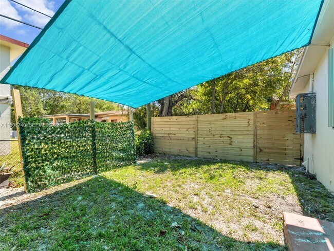 Building Photo - 5517 NW 1st Pl