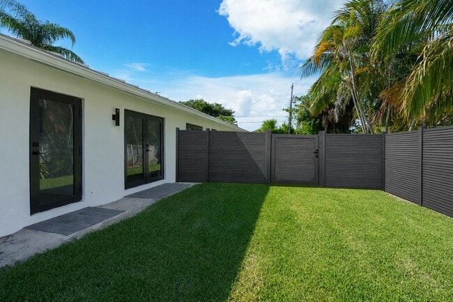 Building Photo - 303 De Carie St