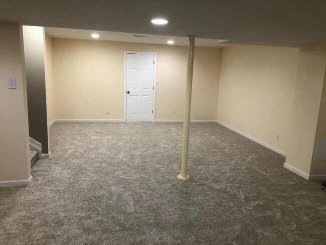 Building Photo - 165 Saddlebred Cir