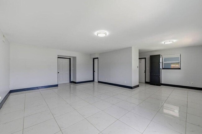 Building Photo - 102 SE El Sito Ct