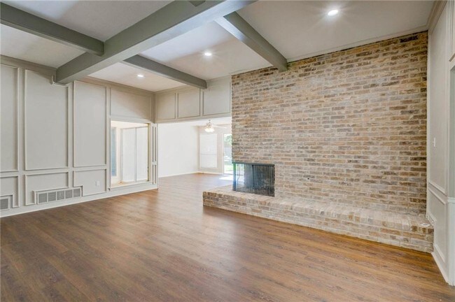 Building Photo - 1108 N Park Dr