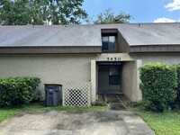 Building Photo - 5450 Pinehaven Ct