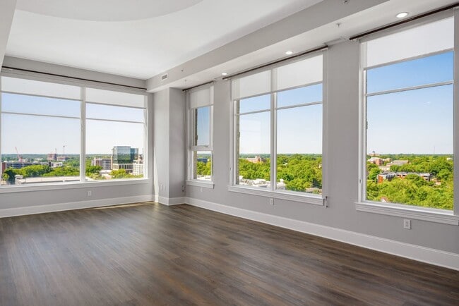 Building Photo - Downtown Raleigh Penthouse with Stunning View