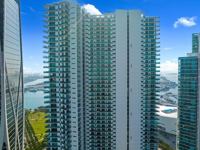 Building Photo - 900 Biscayne Blvd