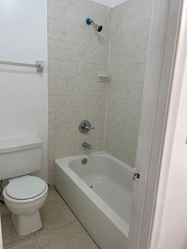 Building Photo - Duplex for lease