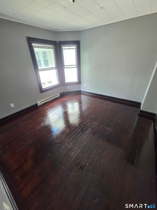 Building Photo - 261 Willow St