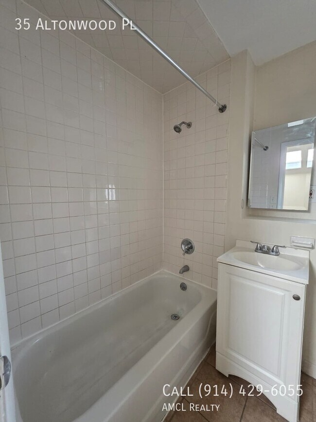 Building Photo - 35 Altonwood Pl