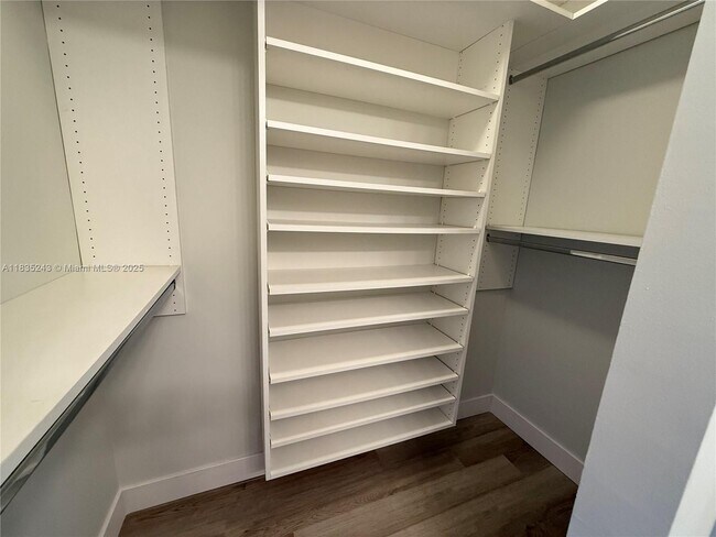 Building Photo - 3864 Carambola Cir N