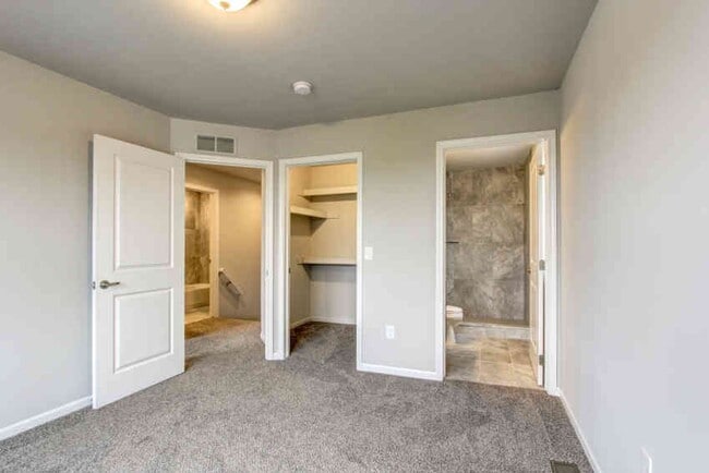 Building Photo - Mid-Town Park