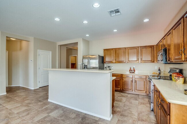 Building Photo - 17610 W Port Royale Ln