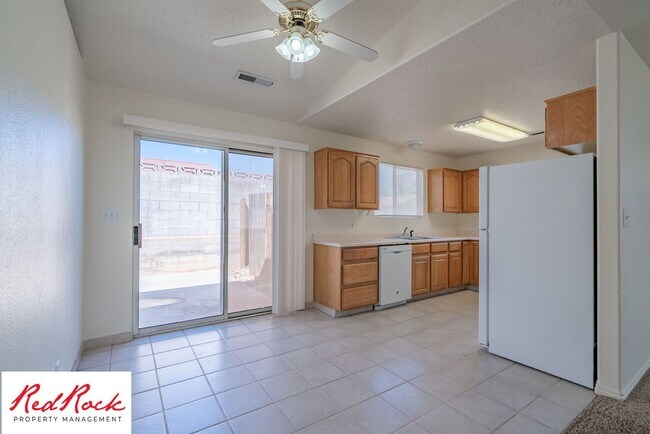 Building Photo - 2620 E 700 N