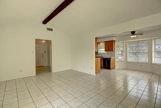 Building Photo - 2202 Saxony Dr