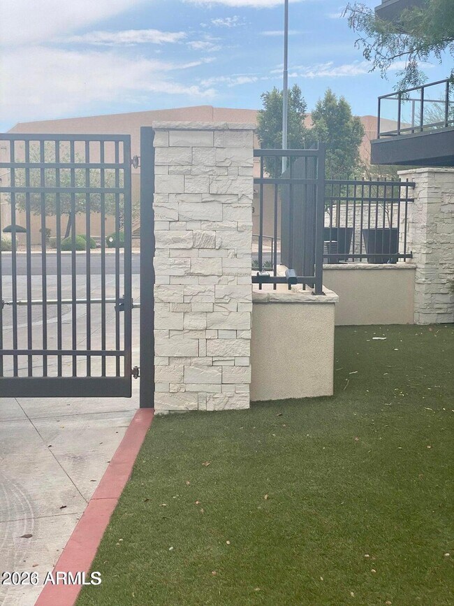 Building Photo - 7300 E Earll Dr