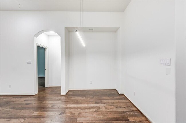 Building Photo - 3405 Venezia View