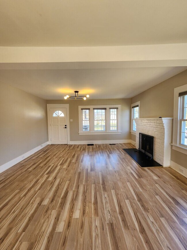 Building Photo - Oakley Rental with Most Utilities Included!