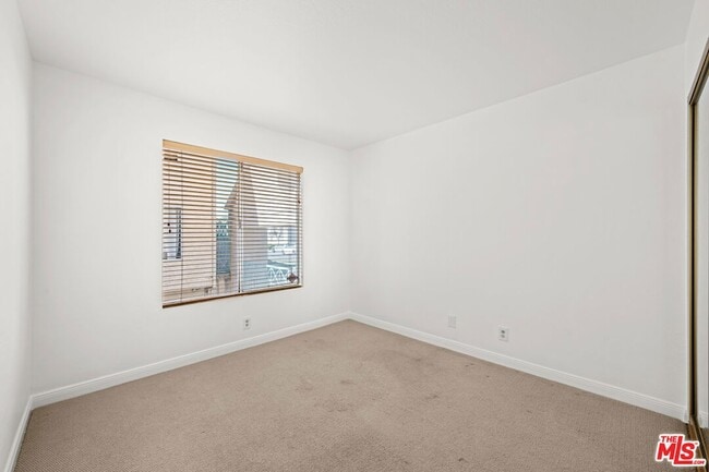 Building Photo - 610 Venice Way