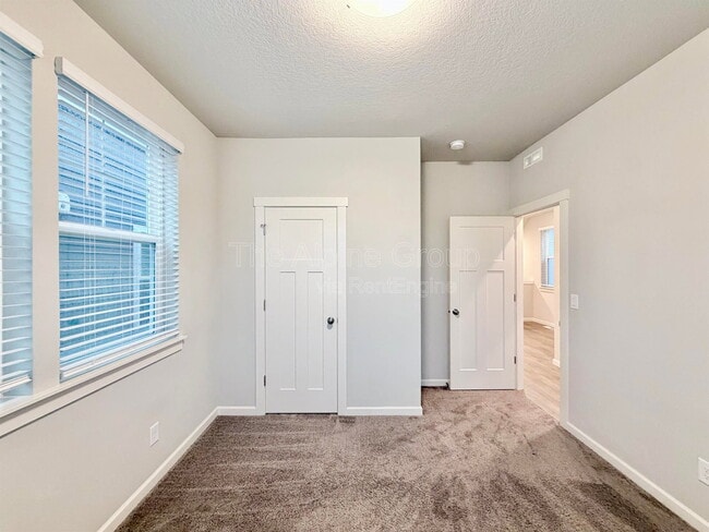 Building Photo - 8153 SE Crabapple St