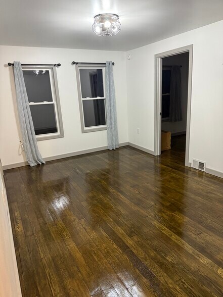Hardwoods throughout apartment - 2397 Railroad St
