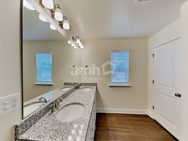 Building Photo - 604 Woodall Rd