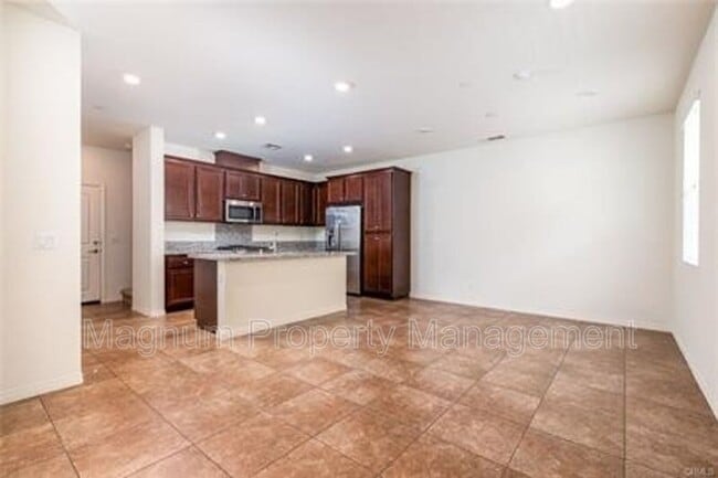 Building Photo - 40347 Calle Real