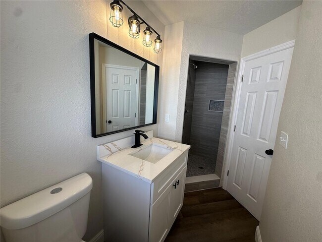 Building Photo - 1611 Canal Ct