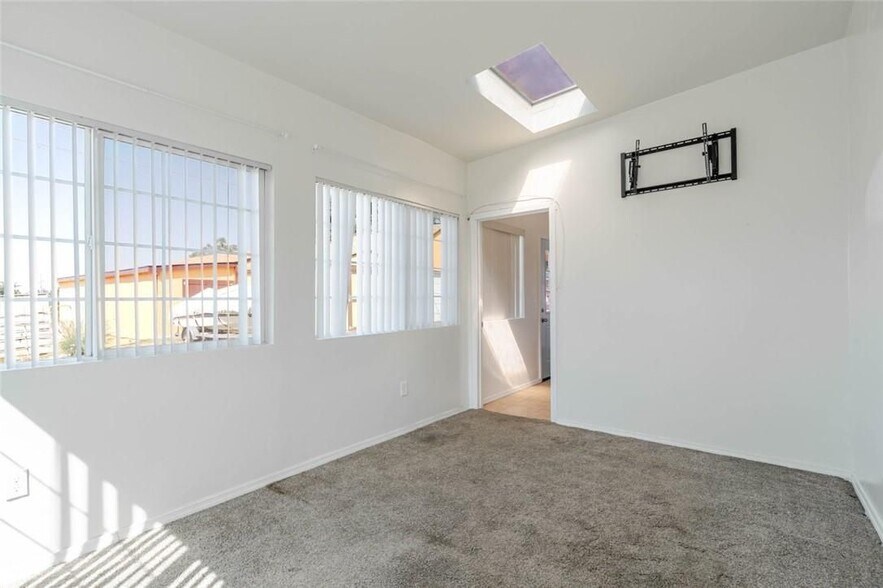 Building Photo - 13057 Gladstone Ave