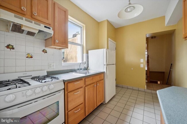 Building Photo - 519 S 17th St