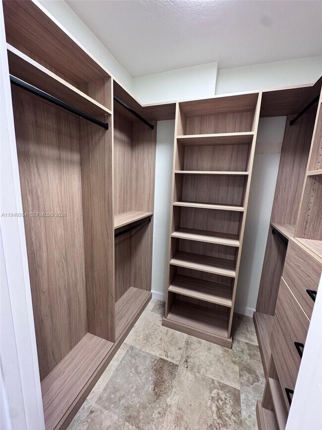 Building Photo - 100 Edgewater Dr