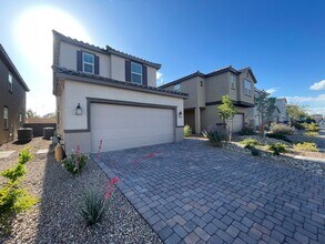 Building Photo - (Fully Furnished) 4 Bedroom + Loft,  3 Ful...