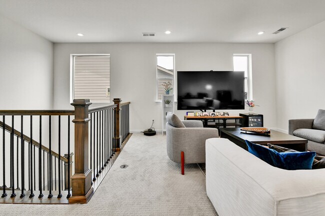 Building Photo - 6302 E 142nd Pl