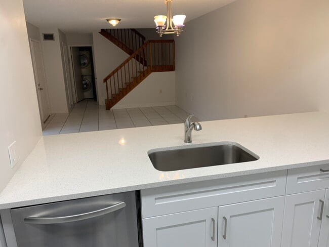 Building Photo - 3026 30th Ln