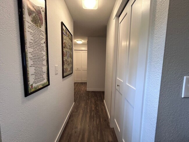 Building Photo - 3 Bedroom 2 Bath home in south Bellingham with a 2-car garage