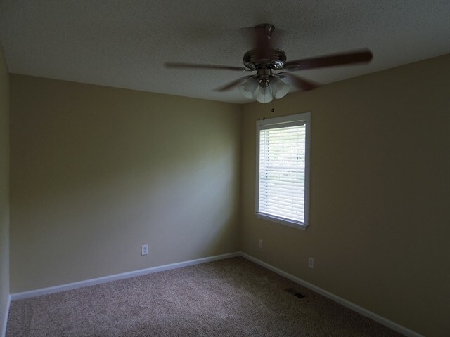 Building Photo - 6022 Gallant Ln