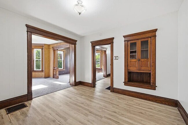 Building Photo - 174 Marion Ave