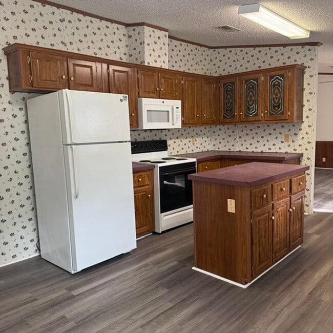 Building Photo - 3 Bedroom 2 Bath Manufactured Home
