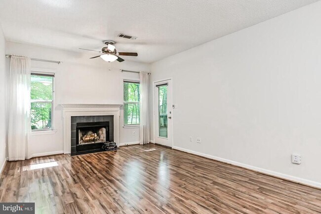 Building Photo - 13070 Autumn Woods Way