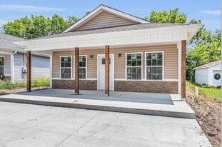 Building Photo - 825 Main St