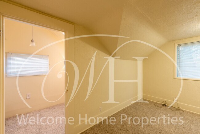 Building Photo - Cozy 3 Bedroom Home With Newer Flooring & Paint