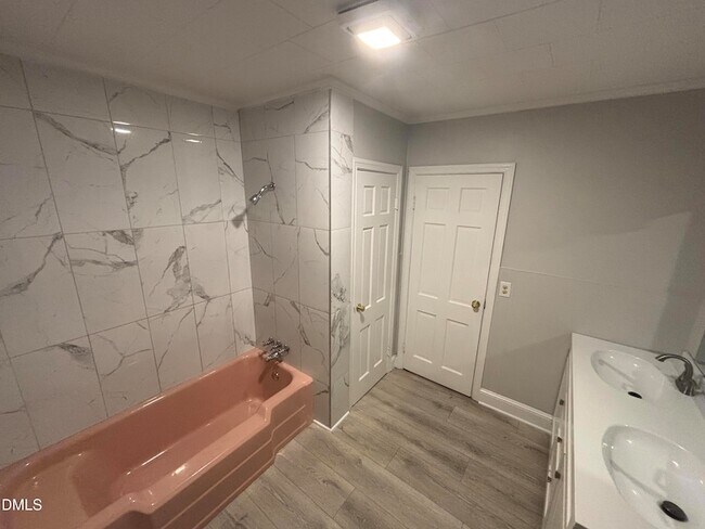 Building Photo - 509 Erwin Rd