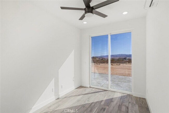 Building Photo - 3460 Stonehill Ave