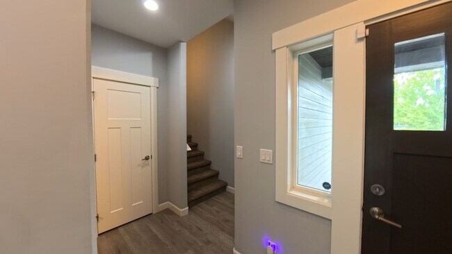 Building Photo - 6892 Baudelaire