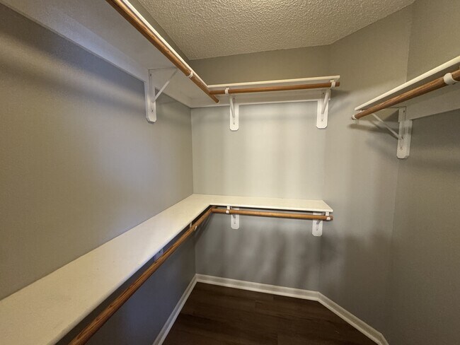 Building Photo - 1303 Fox Run Dr