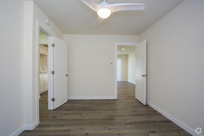 1BR, 1BA - 650 SF - 1740 Redondo