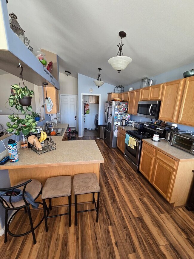 Building Photo - Spacious 5B/3B with Finished Basement Now Available!