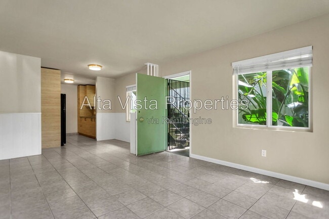 Building Photo - 425 Bonair St