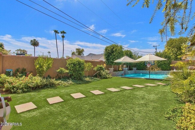 Building Photo - 6621 E 4th St