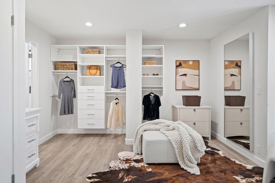 California Closet System - 906 La Barbera Dr
